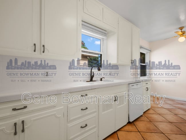 Photo - 6129 Pembroke Dr