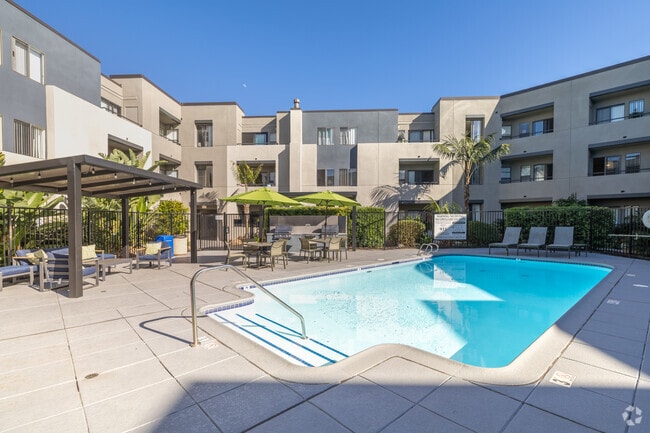 Building Photo - The Plaza Apartments MOVE IN BONUS!*