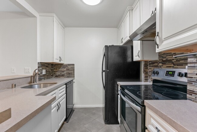 Photo - 8650 Gulana Ave Unit L2168