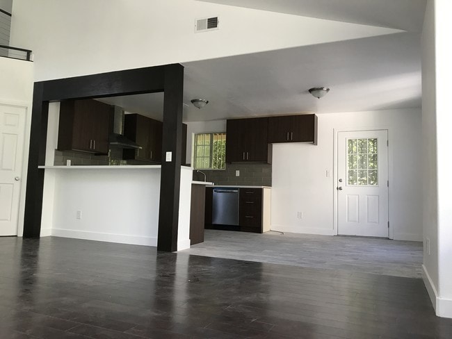 Building Photo - 1832 N Berendo St Unit 1832