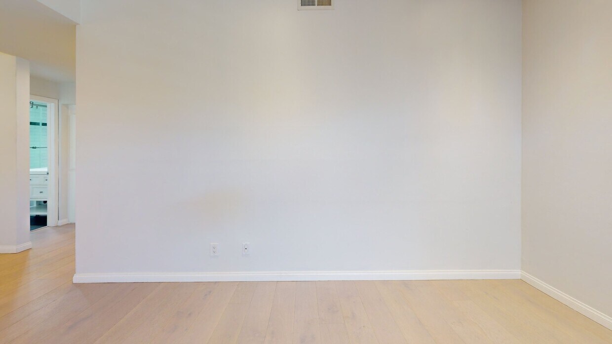 3D Tour - 4557 Haskell Ave Condo Unit 105