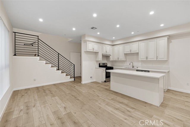 Photo - 569 E Cypress Ave