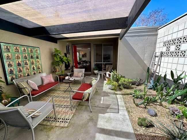 Building Photo - 352 Avenida Sevilla Rental