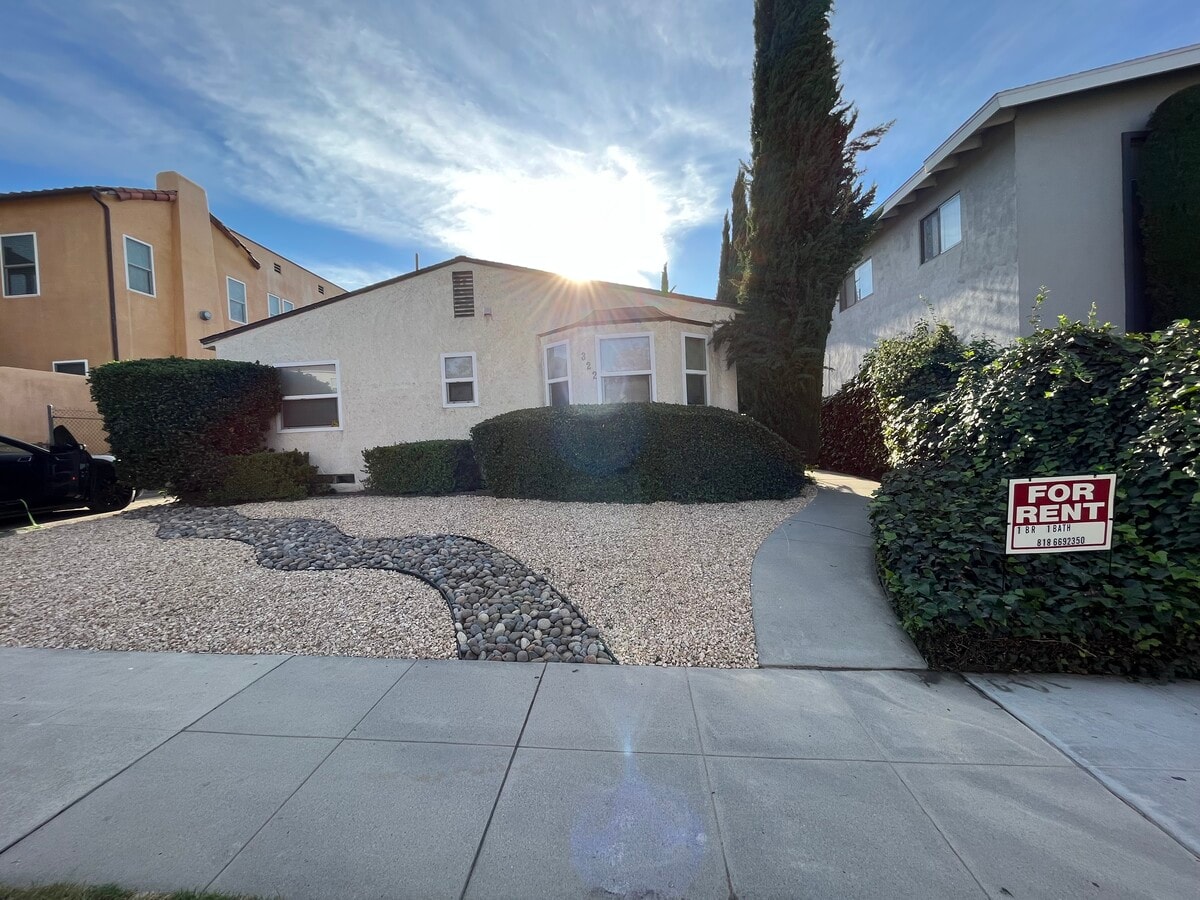 Front of Building - 322 Cornell Dr Unit B