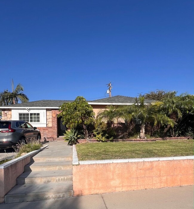 Building Photo - House  3 bedrooms, 1 baths,