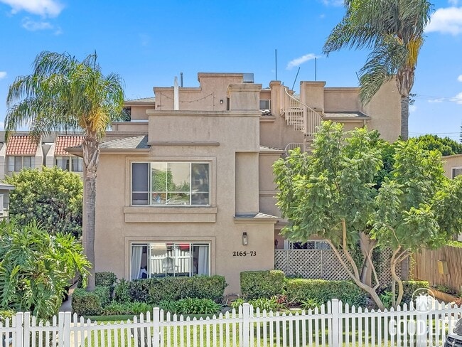 Building Photo - Great 2B/2.5BA Townhouse in PB with Roofto...
