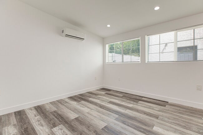 Photo - 18413 Erwin St