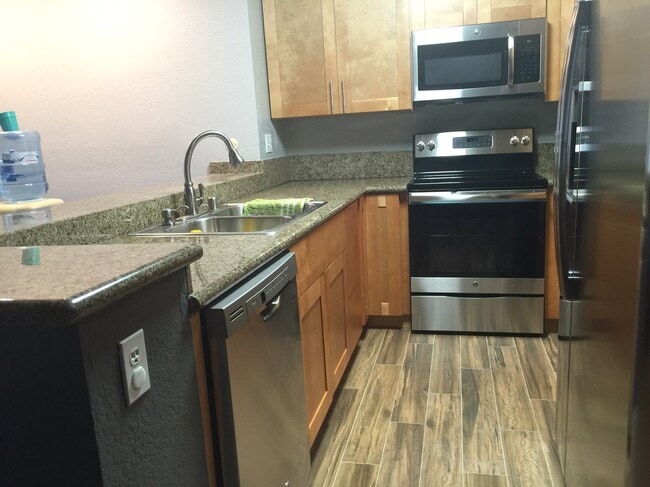Stainless steel appliances - 9249 Village Glen Dr Unit 1