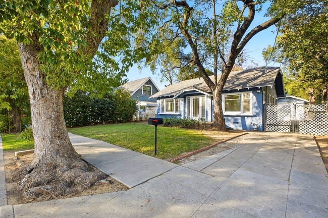 Building Photo - Charming 2-Bedroom Home with Private Yard