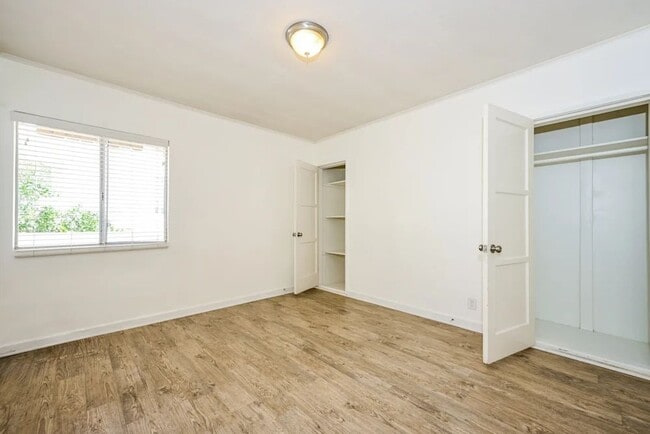 Photo - 3505 Division St