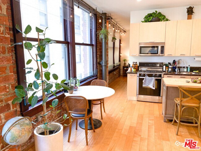 Photo - 460 S Spring St Unit 910