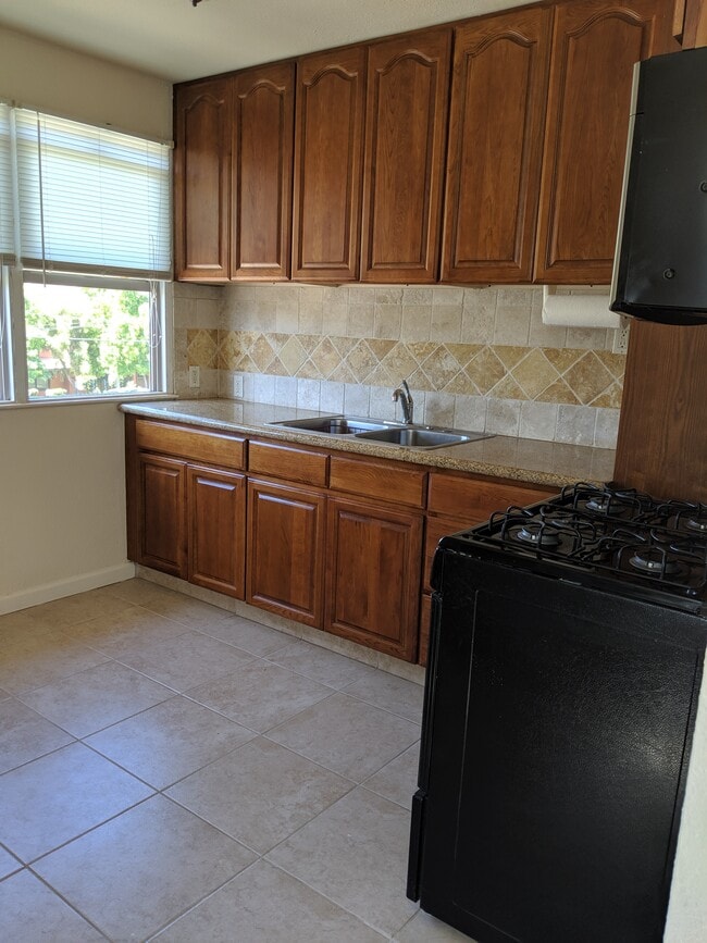 Upgraded kitchen - 610 Union Ave Unit C