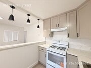 Photo - 865 W 43rd St