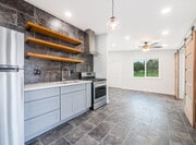 Photo - 1060 W 6th St House
