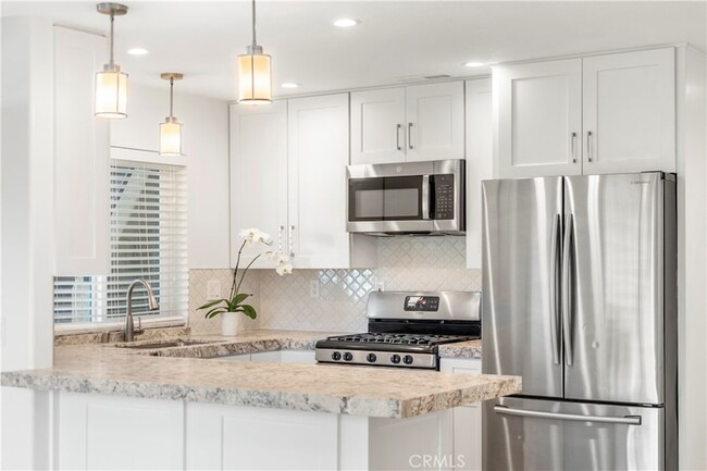 Photo - 352 Y Pl Unit B