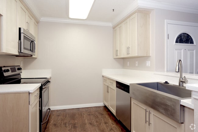 3BR, 2BA - 1200 SF - Crestwood Apartment Homes