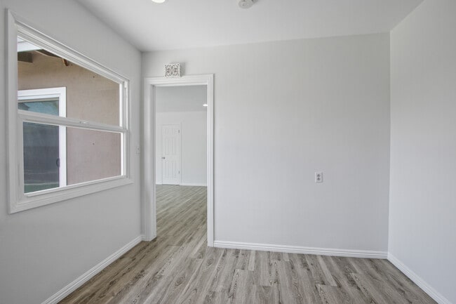 Photo - 785 N Victoria Dr