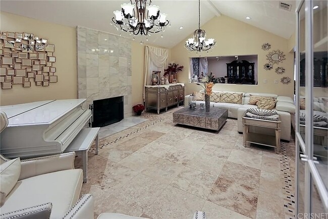 Family Room - 16513 Moorpark St Rental