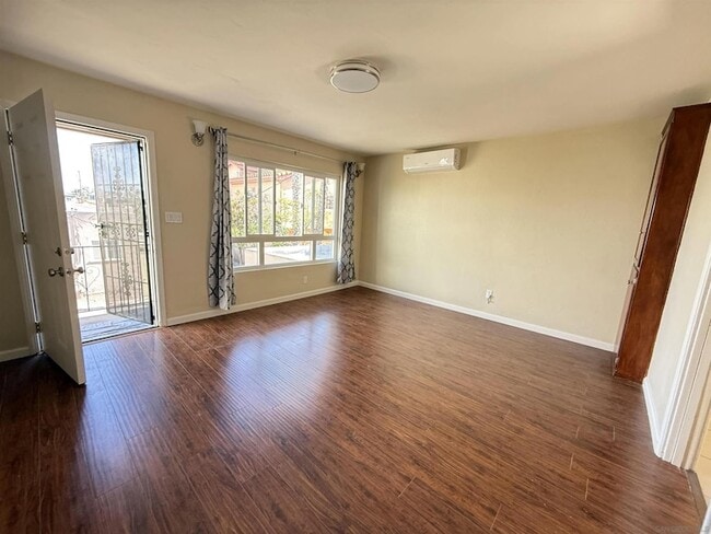 Photo - 4580 Hamilton St