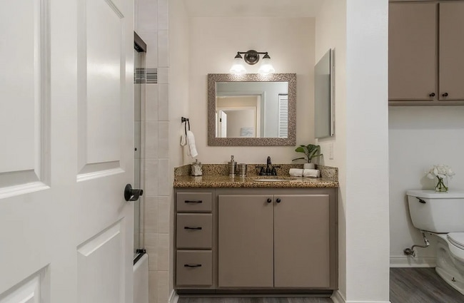 Building Photo - This condo has it all: location, style, an... Unit U112