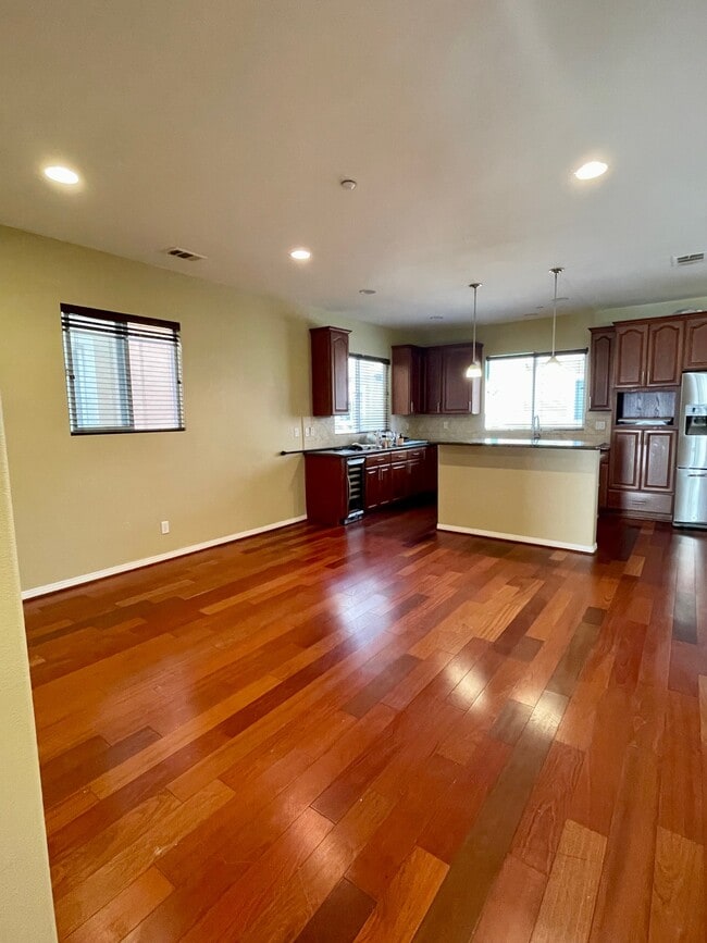 Photo - 1712 Ruxton Ln