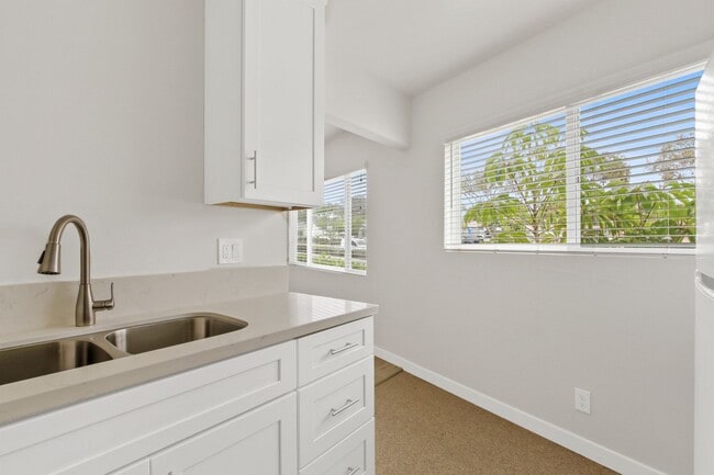 Building Photo - 10900 Santa Monica Blvd