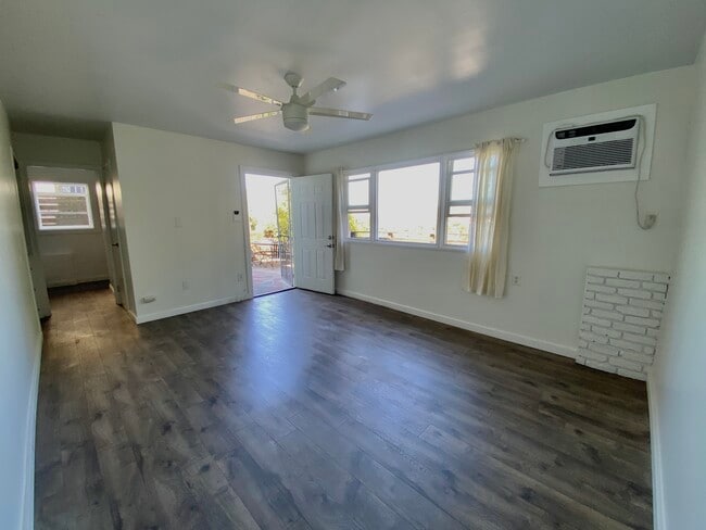 Photo - 1039 Glen Arbor Ave House