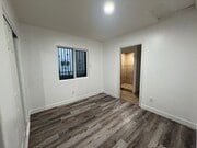 Master bedroom - 131 E 84th Pl