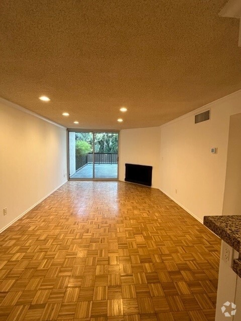 Building Photo - 8530 Holloway Dr Unit 108 Rental
