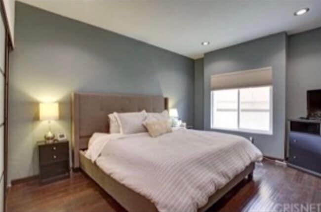 Building Photo - 5420 Sylmar Ave Unit 102