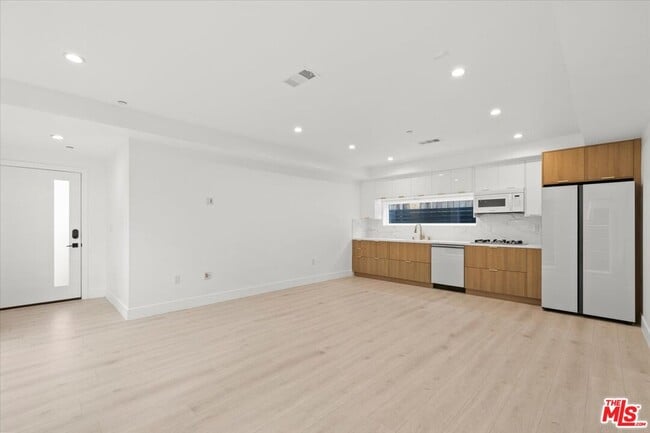 Photo - 4922 S Centinela Ave Unit 2