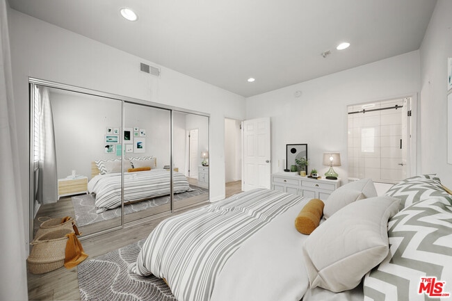 Photo - 812 N Hudson Ave Unit 107