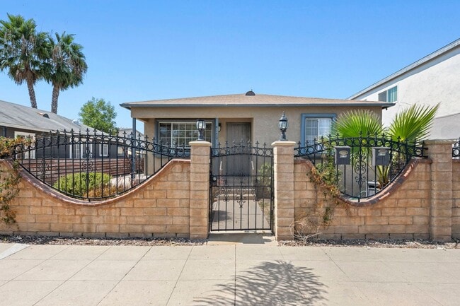 3 Bedroom Home with Yard! - 3 Bedroom Home with Yard!