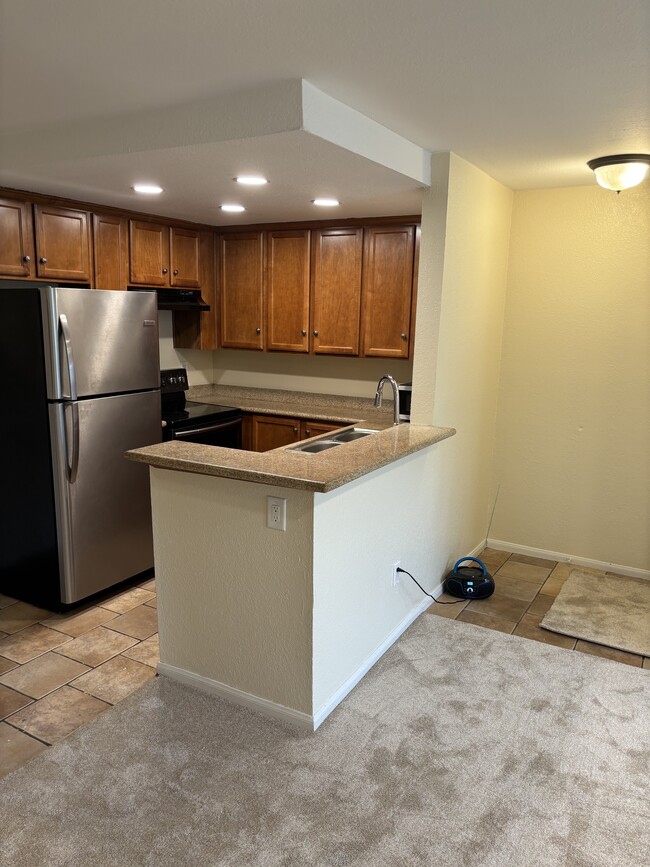 Building Photo - 432 Edgehill Ln Unit 86