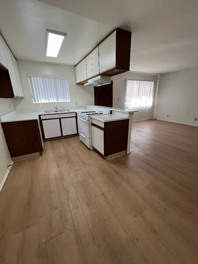 Photo - 5908 Cedros Avenue