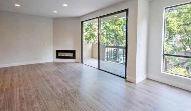 Photo - 423 N Palm Dr Unit 302