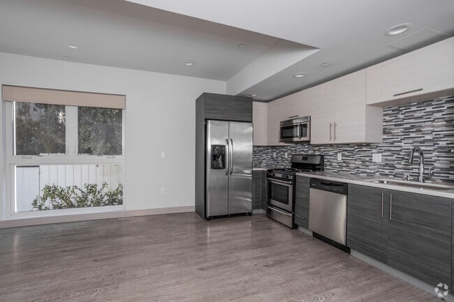 2BR, 2BA - 856-917 SF - Lido Apartments - 3714 Kelton