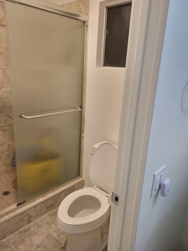 bathroom - 17446 Ludlow St Unit 2