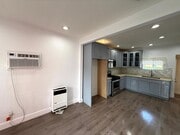 Photo - Beautiful spacious detached 2 bedrooms - 1... House