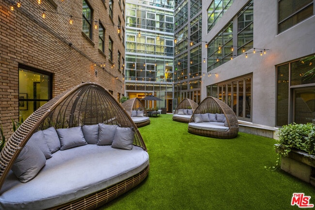 Photo - 727 W 7th St Unit 523