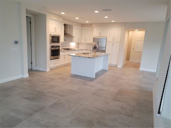 Photo - 325 Doheny Way