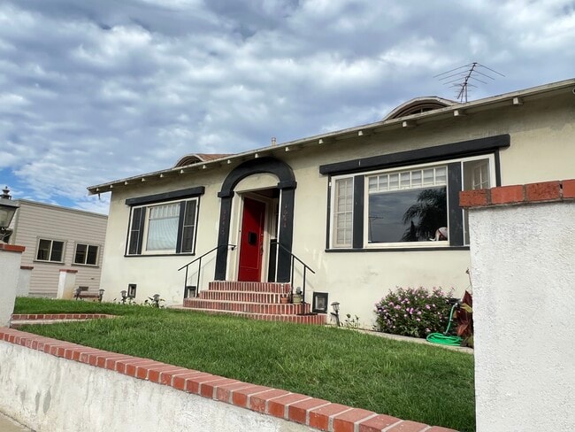 Building Photo - 1642 La Fayette Rd Unit 1