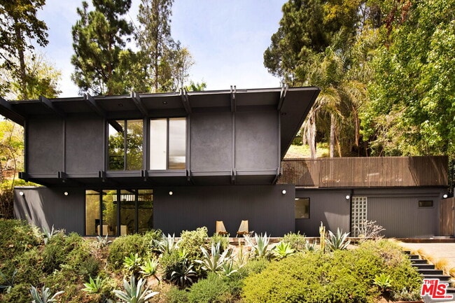 Building Photo - 5649 Valley Oak Dr