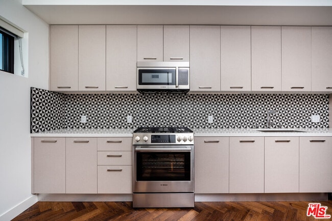 Photo - 1250 N Fairfax Ave Unit 510