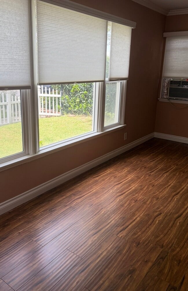 Living room-plenty of light. - 1308 N Hollywood Way Unit Apartment A