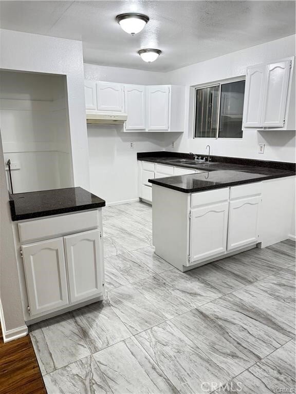 Photo - 822 E 87th St