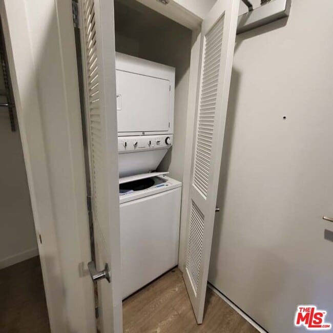 Photo - 11405 Chandler Blvd Unit 610