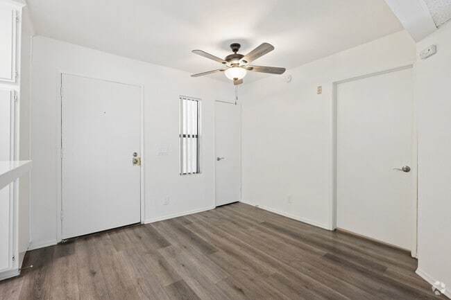 2BR, 2BA - 900SF - Dining Room - Campus Crossing Apartments