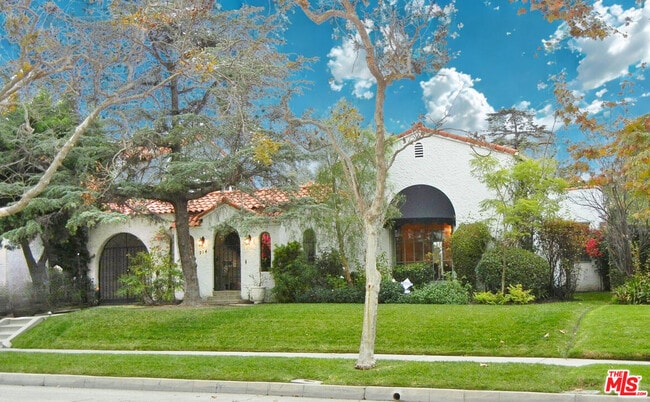 Building Photo - 914 Burnside Ave