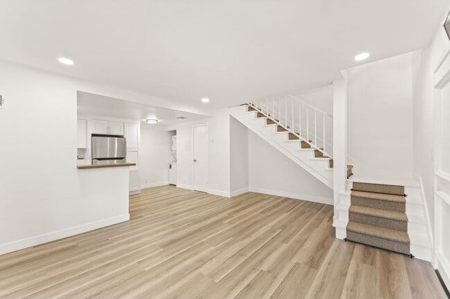 Photo - 4329 Van Nuys Blvd Unit 2